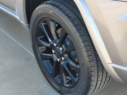 Used 2020 Jeep Grand Cherokee Altitude image 7