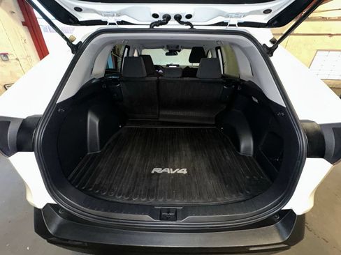 Used 2020 Toyota RAV4 LE w/ All Weather Liner Package AWD/4WD image 28
