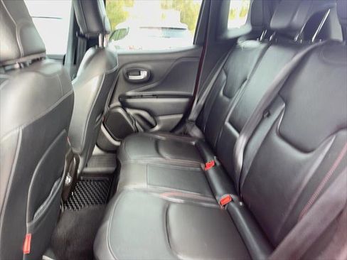 Certified 2022 Jeep Renegade Trailhawk w/ Trailer Tow Group image 11