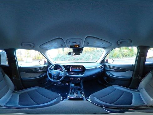 Used 2025 Chevrolet TrailBlazer LT image 38