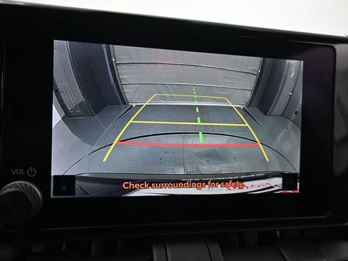 Used 2025 Toyota RAV4 XLE AWD/4WD image 18