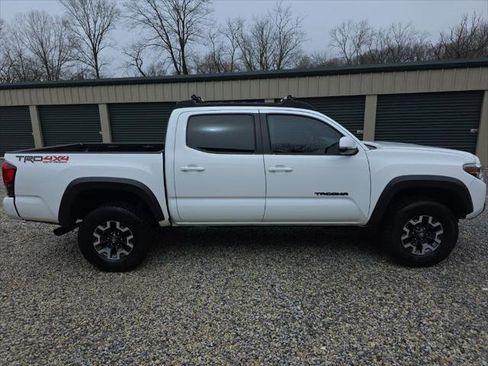 Certified 2019 Toyota Tacoma TRD Off-Road w/ Technology Package AWD/4WD image 8