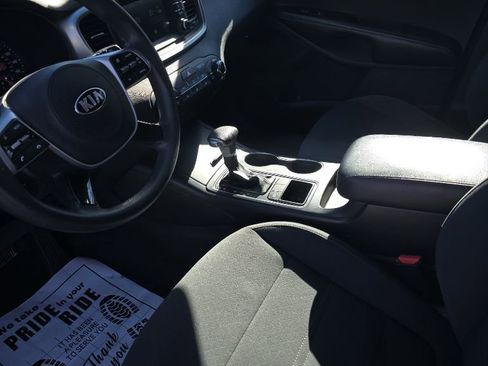 Used 2019 Kia Sorento L image 7