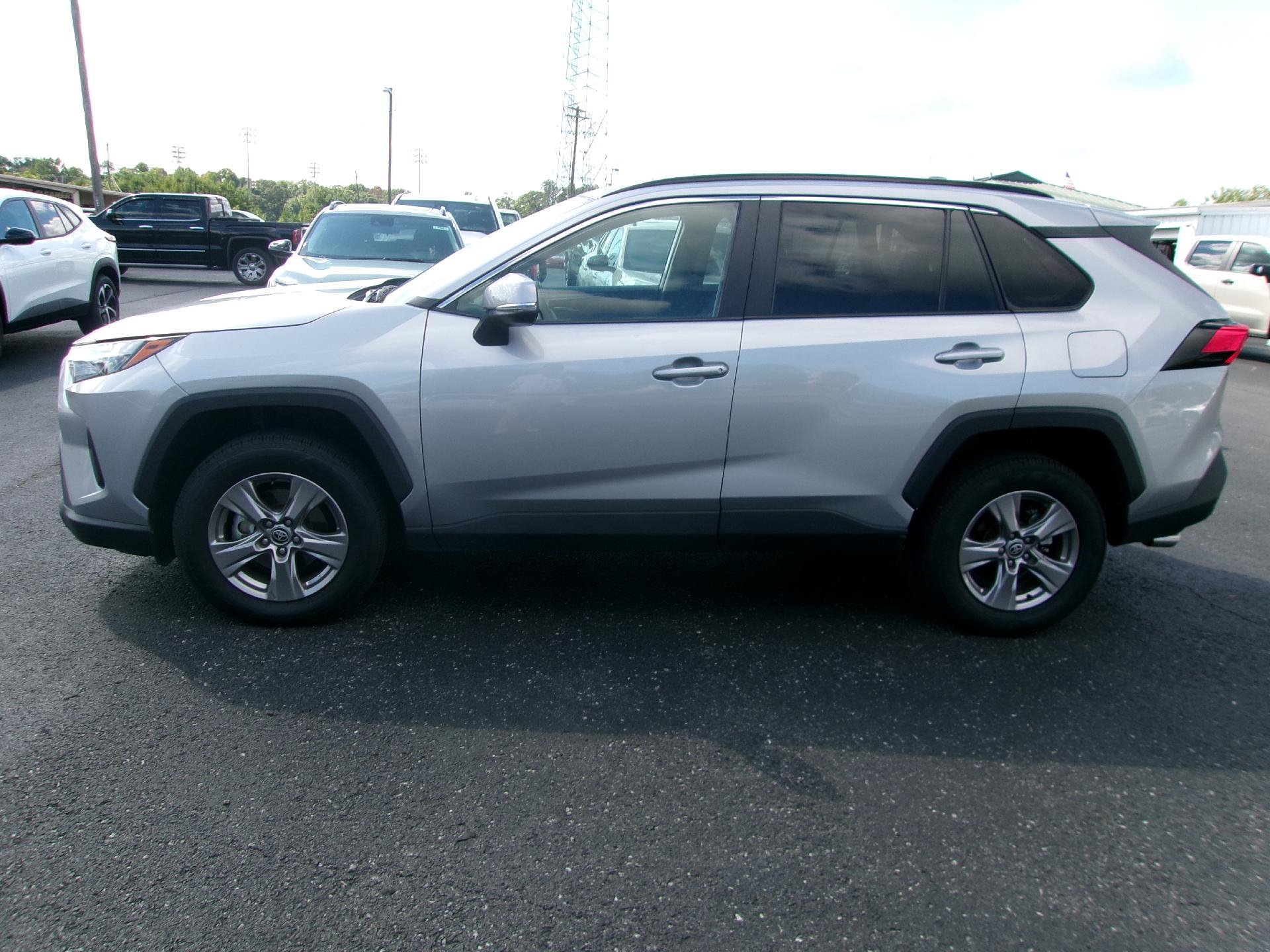 Used 2025 Toyota RAV4 XLE FWD image 3