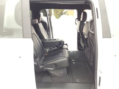 New 2026 Chrysler Pacifica Select image 17