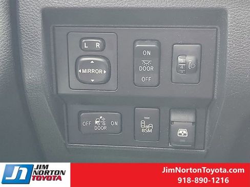 Used 2017 Toyota Tundra Limited image 25