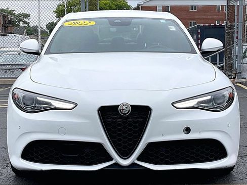 Used 2022 Alfa Romeo Giulia Sprint AWD/4WD image 2