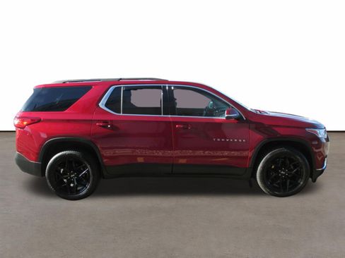 Used 2021 Chevrolet Traverse LT w/ LPO, Black Accent Package AWD/4WD image 6