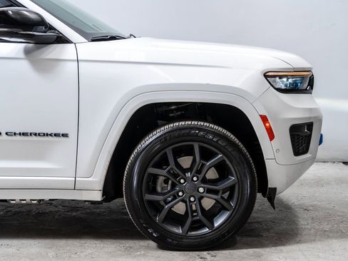 Used 2024 Jeep Grand Cherokee Limited 4xe AWD/4WD image 12