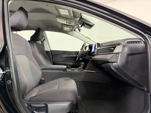 Used 2025 Toyota Camry LE image 28