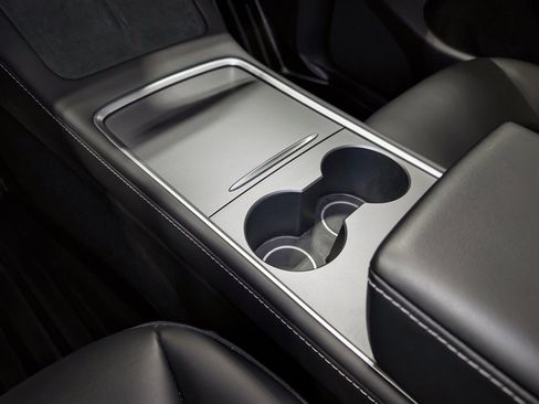 Used 2023 Tesla Model Y Long Range image 18