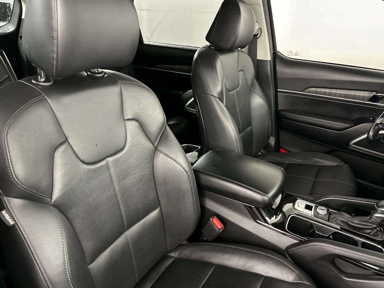 Used 2023 Kia Telluride EX w/ EX Captain's Chair Package FWD image 16
