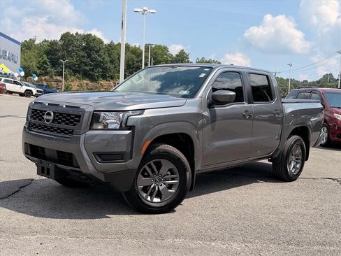 Used 2025 Nissan Frontier SV AWD/4WD image 2