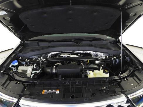 Used 2020 Ford Explorer Platinum w/ Premium Technology Package AWD/4WD image 6