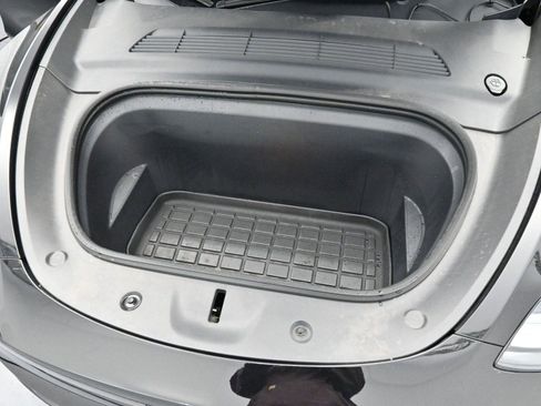 Used 2024 Tesla Model Y Performance image 27