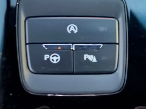 Used 2020 Ford Edge Titanium w/ Equipment Group 301A AWD/4WD image 29