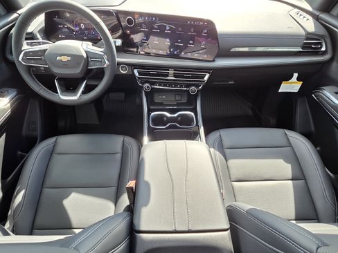 New 2027 Chevrolet Traverse LT w/ Sun and Wheel Package FWD image 8