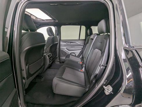 New 2025 Jeep Grand Cherokee Laredo X w/ Luxury Tech Group I image 28