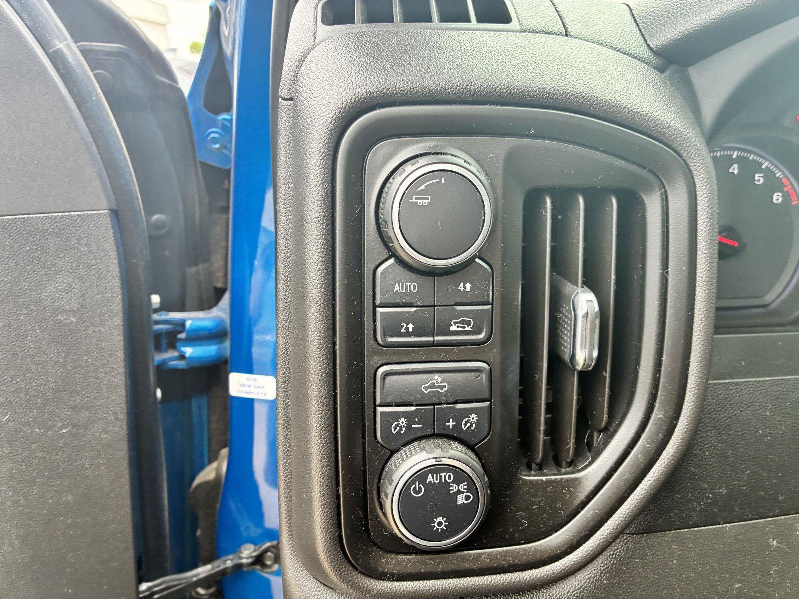 Used 2022 Chevrolet Silverado 1500 Custom w/ LPO, Dark Essentials Package AWD/4WD image 14