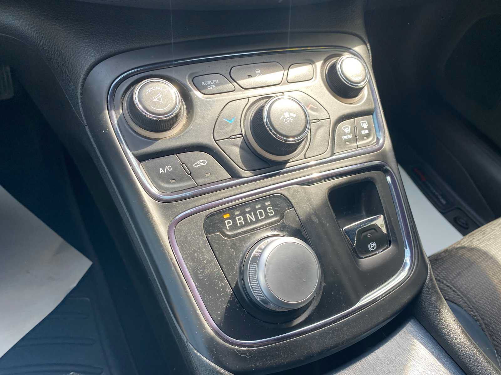 Used 2015 Chrysler 200 S FWD image 20