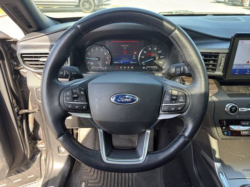 Used 2020 Ford Explorer Limited w/ Class III Trailer Tow Package image 13