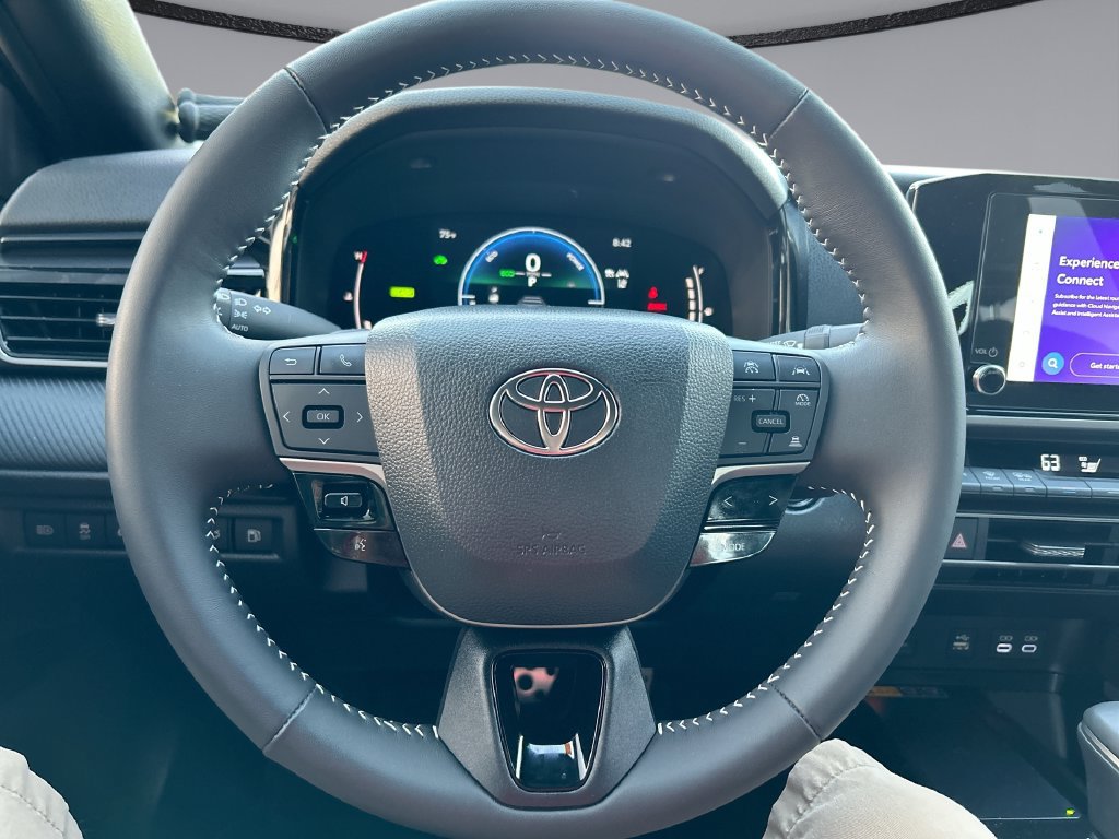 Used 2026 Toyota Camry SE FWD image 15