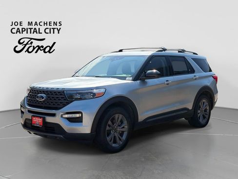 Used 2023 Ford Explorer XLT w/ Equipment Group 202A AWD/4WD image 43