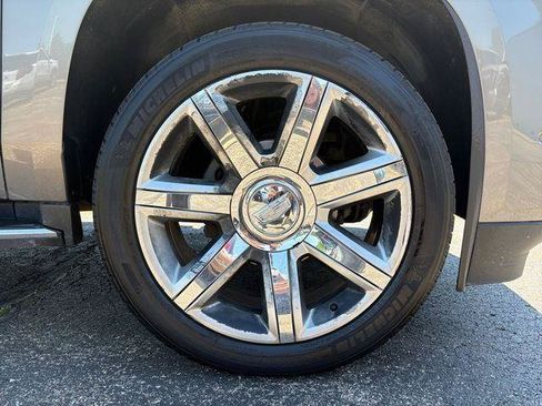 Used 2017 Cadillac Escalade ESV Luxury AWD/4WD image 24