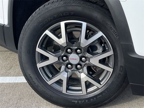 Used 2023 GMC Acadia SLE w/ Driver Convenience Package image 8