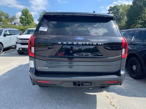 New 2025 Ford Expedition Active image 22