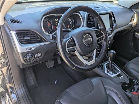 Used 2018 Jeep Cherokee Latitude Plus image 10