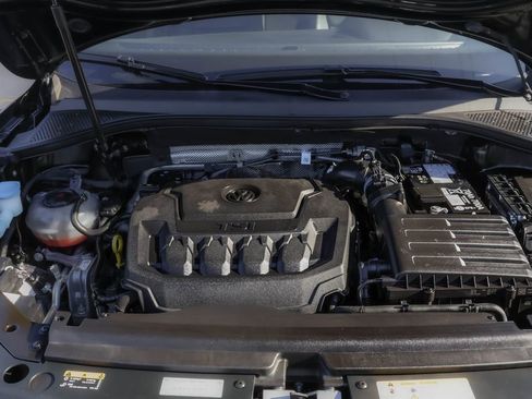 Certified 2024 Volkswagen Tiguan SE R-Line image 40