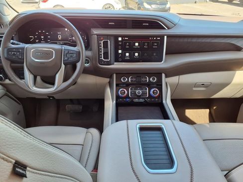Used 2022 GMC Yukon XL Denali w/ Advanced Technology Package AWD/4WD image 18