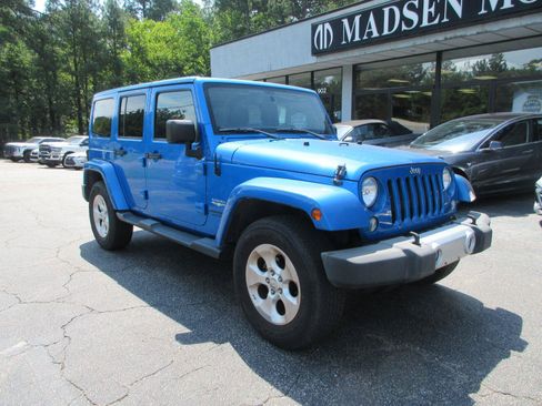 Used 2015 Jeep Wrangler Unlimited Sahara AWD/4WD image 3