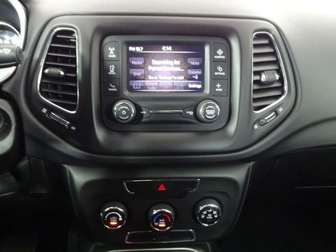 Used 2018 Jeep Compass Sport w/ Mopar Graphics Package image 29