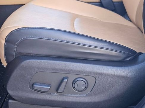 Used 2022 Kia Carnival LX FWD image 15