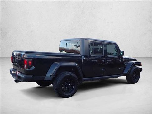 Used 2021 Jeep Gladiator Willys image 4