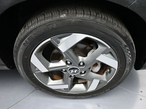 Certified 2022 Hyundai Venue Limited FWD image 13