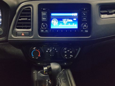 Used 2022 Honda HR-V LX image 25