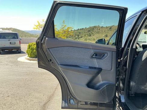 Used 2023 Nissan Rogue S image 20