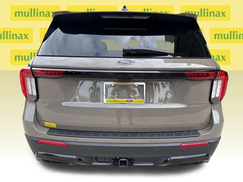 New 2026 Ford Explorer ST-Line w/ ST-Line Street Pack image 14