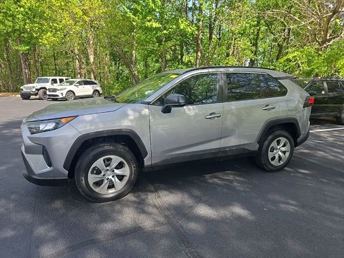 Used 2019 Toyota RAV4 LE image 1