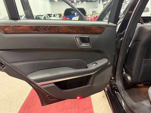 Used 2014 Mercedes-Benz E 350 4MATIC Sedan image 22