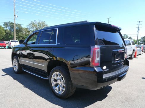 Used 2017 GMC Yukon SLT AWD/4WD image 8