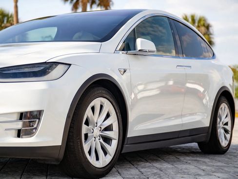 Used 2018 Tesla Model X 100D image 8