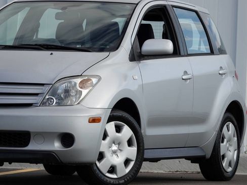 Used 2004 Scion xA FWD image 8