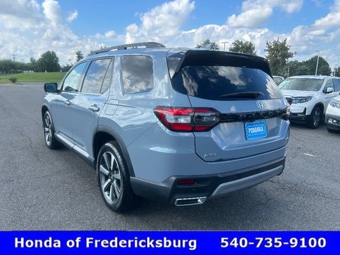 Used 2024 Honda Pilot Touring image 4