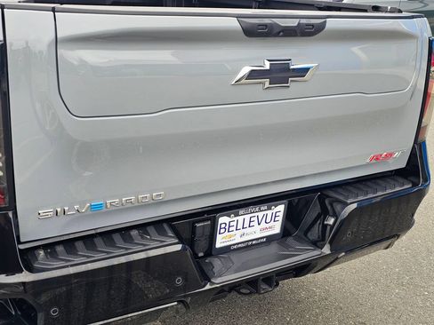 Used 2025 Chevrolet Silverado EV RST AWD/4WD image 15