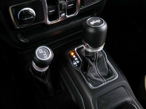 Used 2021 Jeep Wrangler Unlimited Sahara image 12