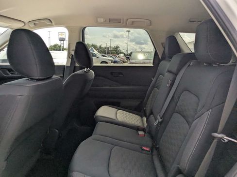 Used 2024 Nissan Pathfinder SV FWD image 13